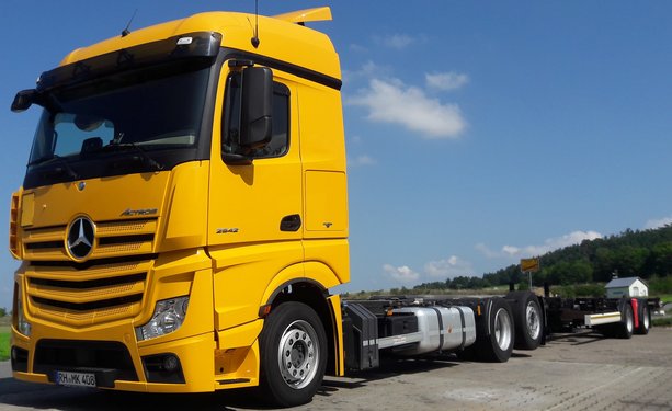  Sattelzugmaschine gelb für Auflieger ab 12 Tonnen an der A9 bei Nürnberg